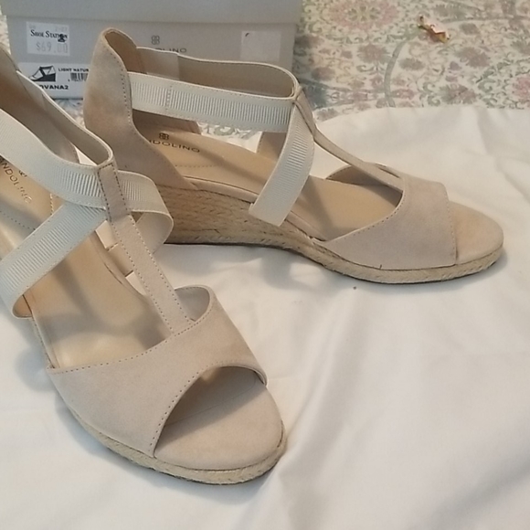 Bandolino Shoes - NWT BEIGE wedges in box